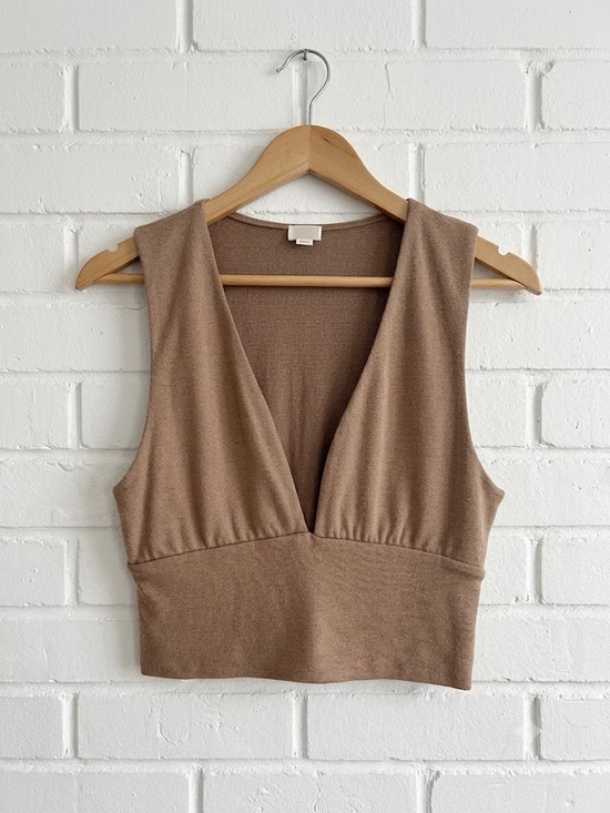 Wilfred Tops - Wilfred Free Aritzia V-Neck Knit Crop Tank Top Brown Size M